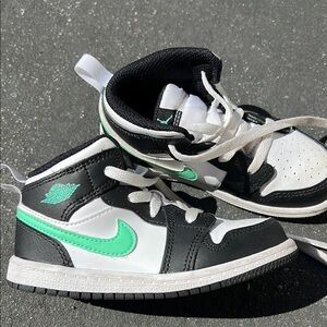 Aqua black and white jordans size 9c